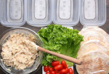 Υγιεινά γεύματα-Προετοιμασία τσέπες σαλάτας κοτόπουλου